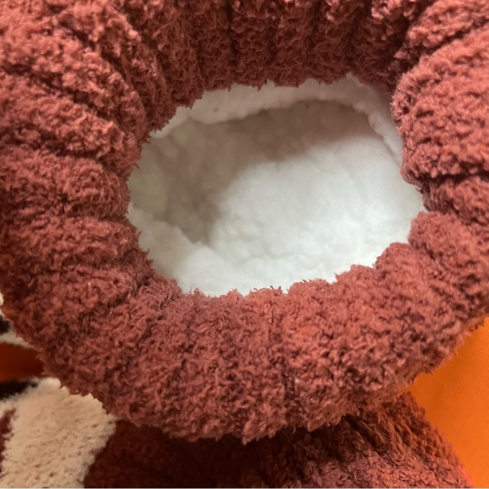 6/$25 Cozy Patterned Kids Slippers - Red and White - Picture 7 of 9